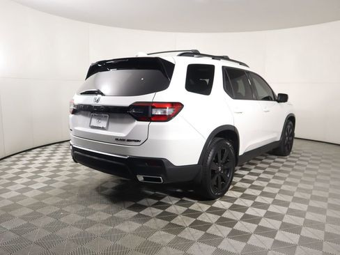 Used 2025 Honda Pilot Black Edition image 5