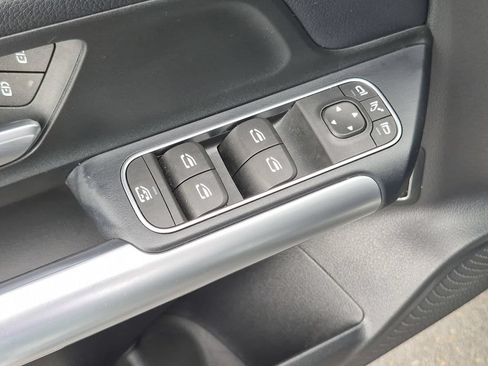 Used 2025 Mercedes-Benz GLA 250 image 13