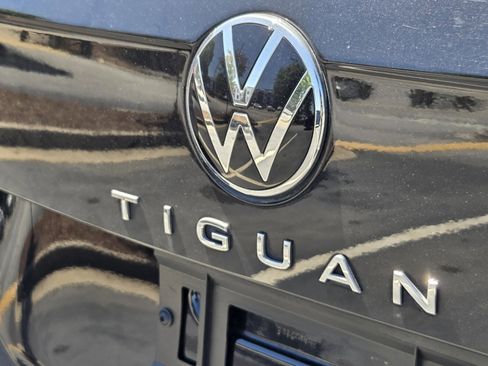 Used 2022 Volkswagen Tiguan SE R-Line FWD image 29