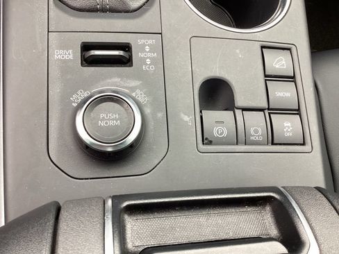 Used 2025 Toyota Highlander XSE AWD/4WD image 30