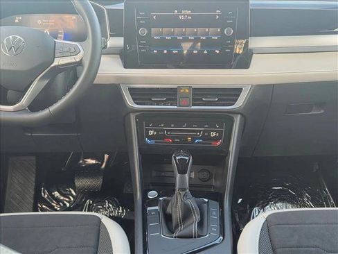 New 2026 Volkswagen Taos SE FWD image 13