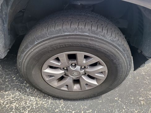 Used 2019 Toyota Tacoma SR5 RWD image 9