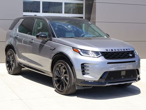 Used 2025 Land Rover Discovery Sport Dynamic SE AWD/4WD image 3