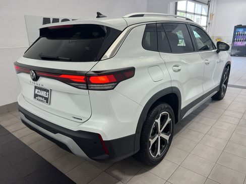 New 2025 Volkswagen Tiguan SE image 4