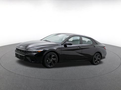 Used 2026 Hyundai Elantra Sport FWD image 3