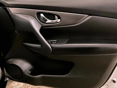 Used 2014 Nissan Rogue S image 24