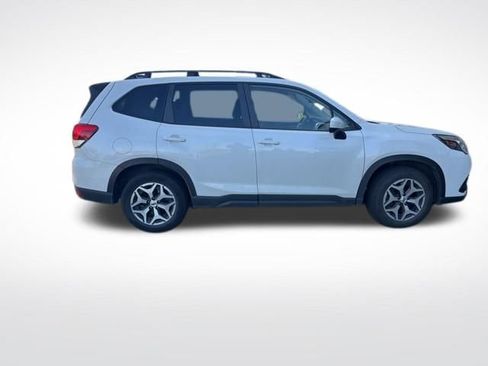 Used 2024 Subaru Forester Premium image 7