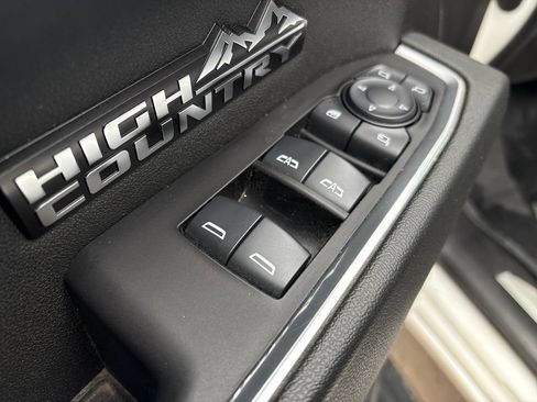Used 2025 Chevrolet Silverado 1500 High Country AWD/4WD image 16