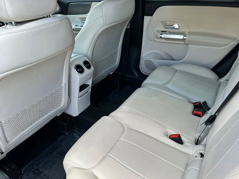 Used 2022 Mercedes-Benz GLB 250 image 14