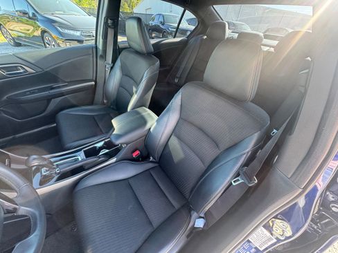 Used 2017 Honda Accord Sport image 14