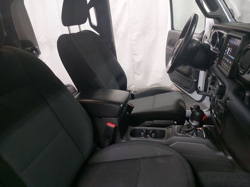 Used 2022 Jeep Gladiator Sport image 10