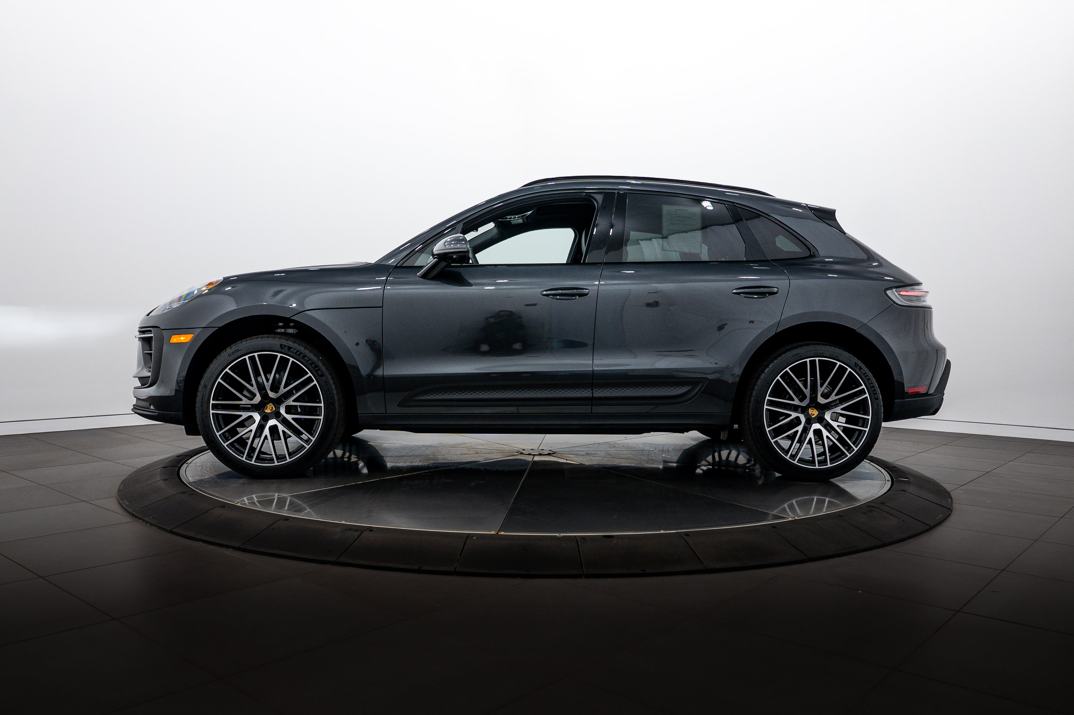 Certified 2026 Porsche Macan AWD/4WD image 2
