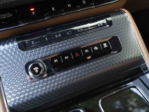 Used 2025 Lincoln Aviator Black Label AWD/4WD image 31
