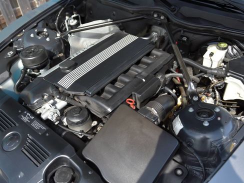 Used 2005 BMW Z4 2.5i image 16