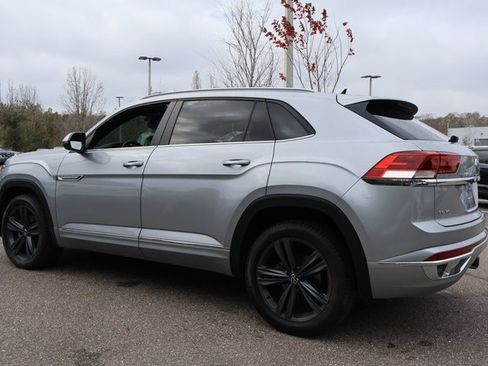 Certified 2021 Volkswagen Atlas Cross Sport SE w/ V6 Towing Package image 5