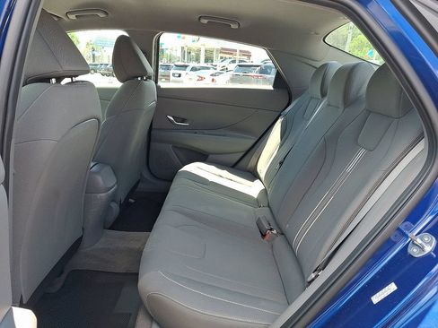 Used 2023 Hyundai Elantra SEL FWD image 11