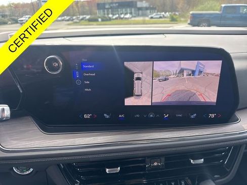 Used 2025 Chevrolet Suburban Z71 AWD/4WD image 3