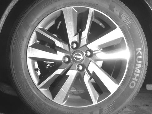 Used 2025 Nissan Versa SV FWD image 12