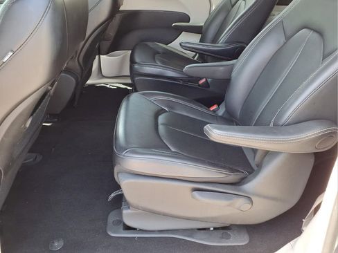 Used 2024 Chrysler Pacifica Select FWD image 24