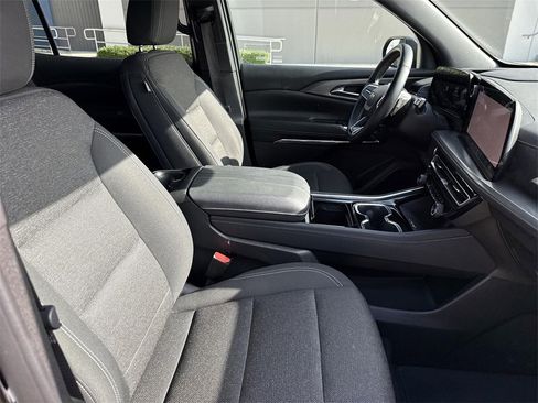 Used 2024 Chevrolet Traverse LT image 23