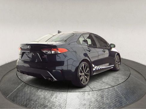 Used 2021 Toyota Corolla SE w/ SE Premium Package image 2