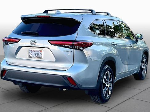 Used 2022 Toyota Highlander XLE image 12