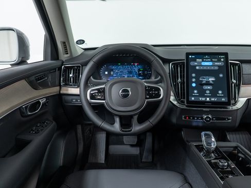 New 2026 Volvo XC90 T8 Plus w/ Protection Package Premier image 17