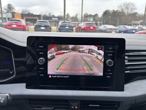 Used 2025 Volkswagen Jetta SE image 24