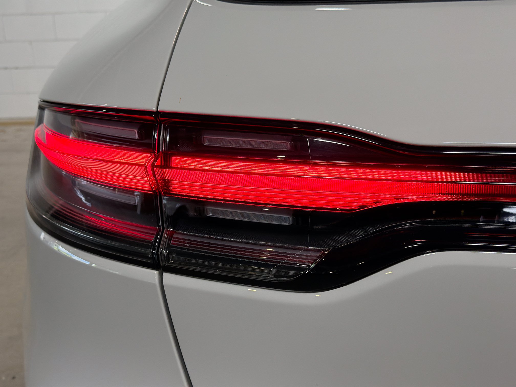 Certified 2026 Porsche Macan AWD/4WD image 11