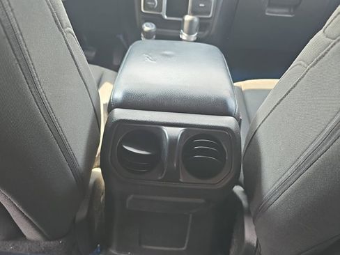 Used 2018 Jeep Wrangler Unlimited Sport AWD/4WD image 17