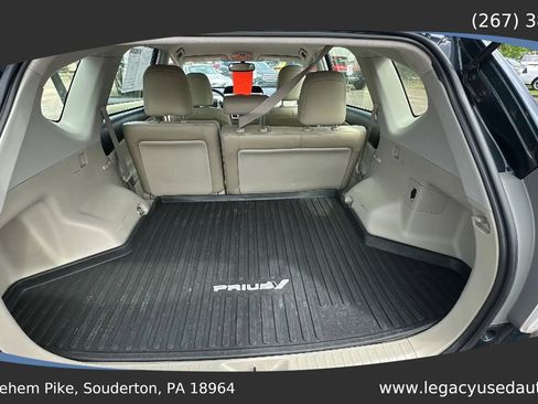 Used 2017 Toyota Prius V Four FWD image 52