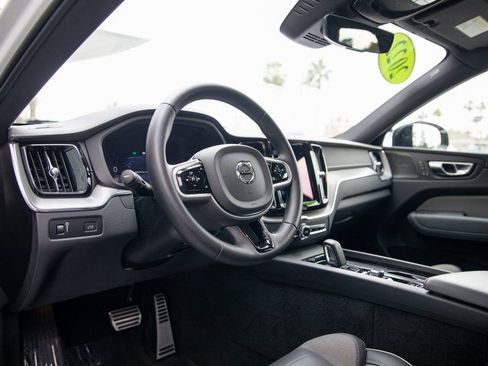 Used 2022 Volvo XC60 B5 R-Design w/ Advanced Package image 9