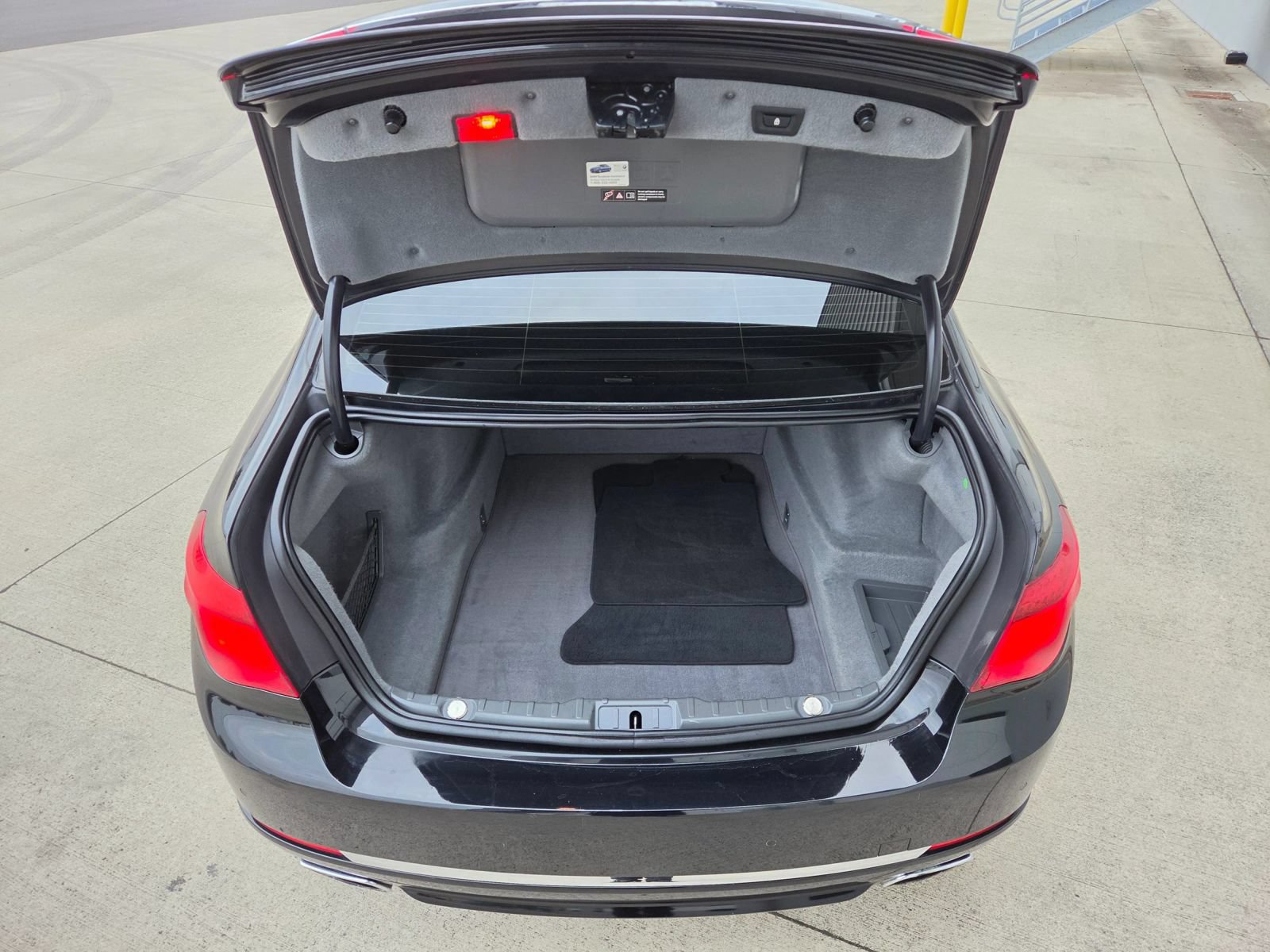 Used 2015 BMW 740Li RWD image 17