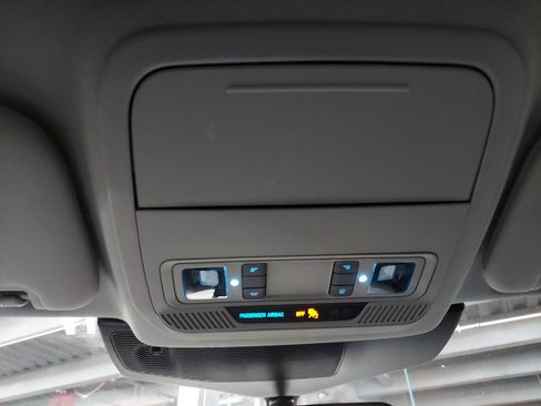 Used 2023 Ford Explorer XLT RWD image 16