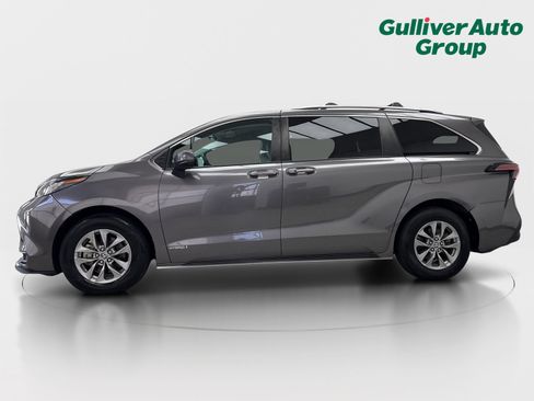 Used 2021 Toyota Sienna LE FWD image 3