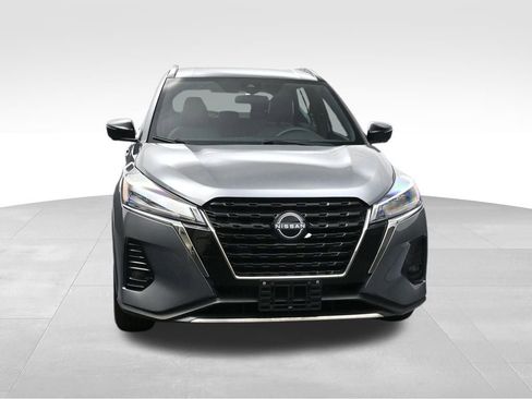 Used 2023 Nissan Kicks SR w/ SR Premium Package image 10