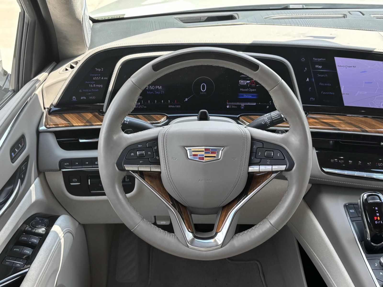 Used 2024 Cadillac Escalade Sport Platinum w/ LPO, ONYX Package AWD/4WD image 17