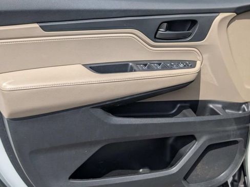 Used 2022 Honda Odyssey EX image 5