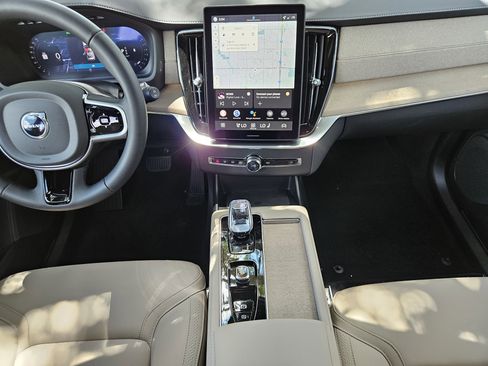 New 2026 Volvo XC90 B5 Plus image 18