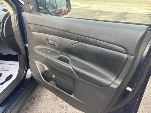 Used 2016 Mitsubishi Outlander SE image 20