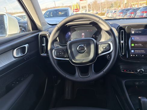 Certified 2025 Volvo XC40 B5 Core image 7