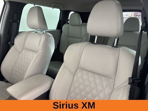 Used 2023 Mitsubishi Outlander SEL image 12