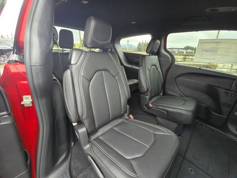 New 2026 Chrysler Pacifica Select w/ S Appearance Package image 15