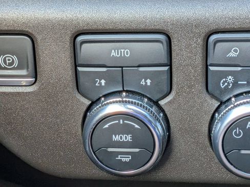 Used 2022 GMC Sierra 1500 SLT w/ SLT Premium Plus Package AWD/4WD image 28