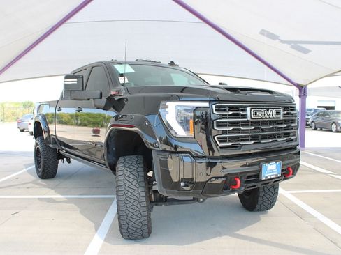 Used 2025 GMC Sierra 2500 AT4 w/ AT4 Premium Plus Package AWD/4WD image 9