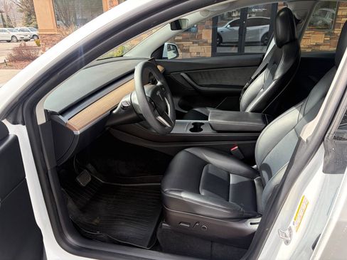 Used 2022 Tesla Model Y Long Range image 4