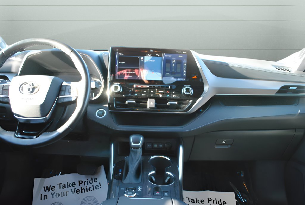 Certified 2021 Toyota Highlander Limited AWD/4WD image 24