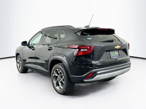 Used 2025 Chevrolet Trax LT FWD image 5
