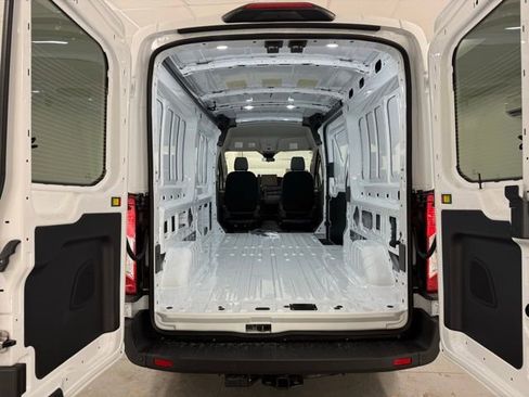 New 2026 Ford Transit 250 148 Medium Roof RWD image 9