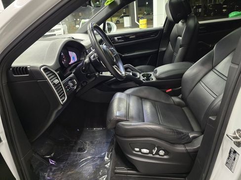 Used 2021 Porsche Cayenne Coupe image 16